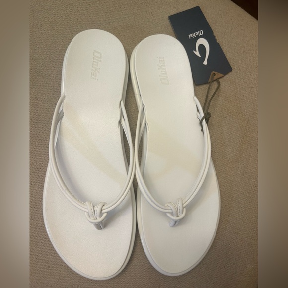 OluKai Aka White Sandals Classic Minimalist Design flip flops NWT Sz-10. RS - Picture 8 of 10